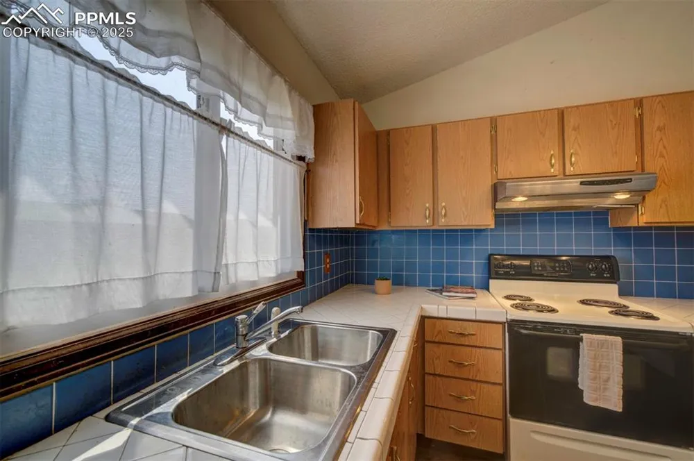 14 Crested Hill Court Pueblo, CO 81008