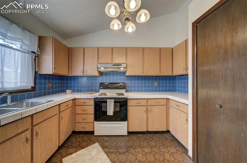 14 Crested Hill Court Pueblo, CO 81008