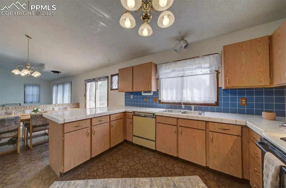 14 Crested Hill Court Pueblo, CO 81008