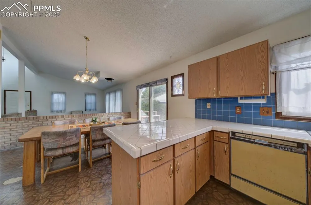 14 Crested Hill Court Pueblo, CO 81008