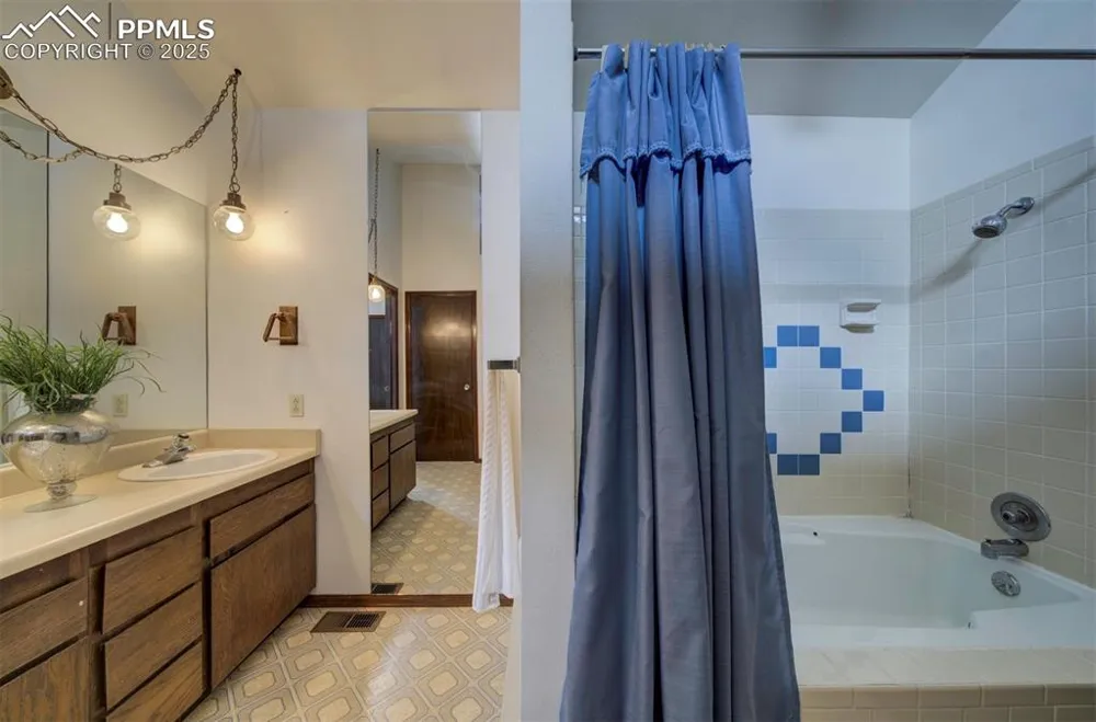 14 Crested Hill Court Pueblo, CO 81008