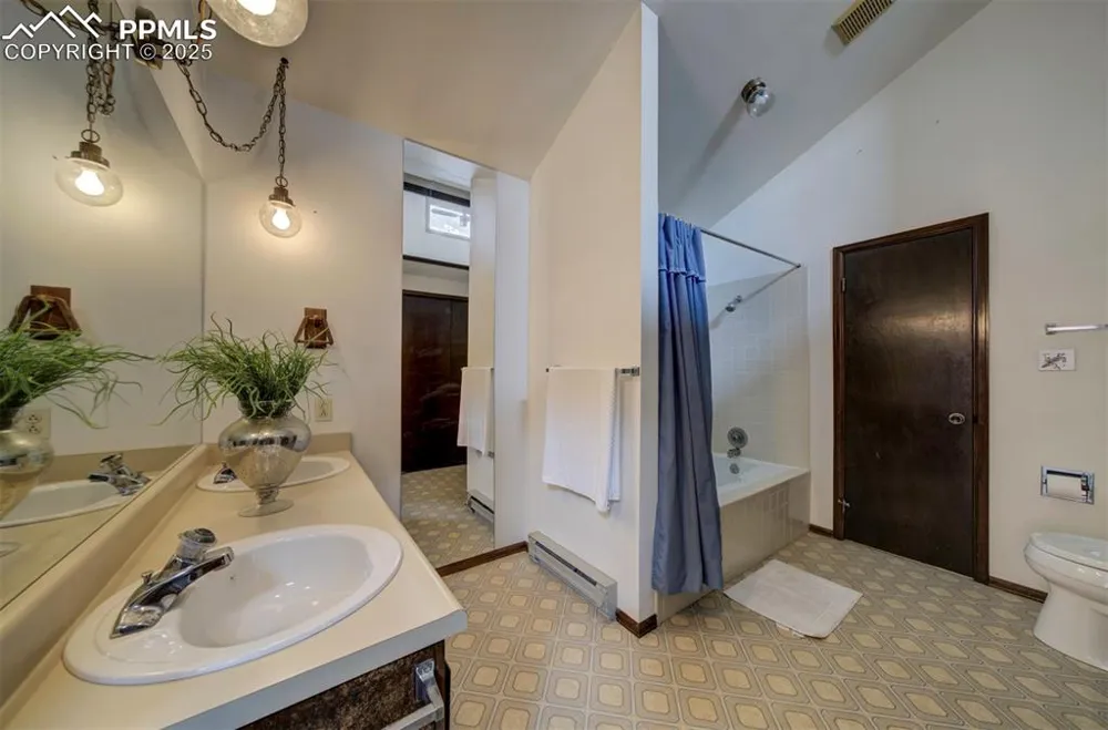 14 Crested Hill Court Pueblo, CO 81008
