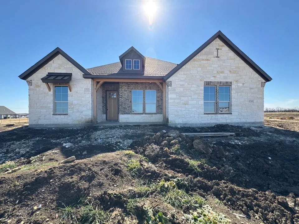930 County Road 200 Valley View, TX 76272