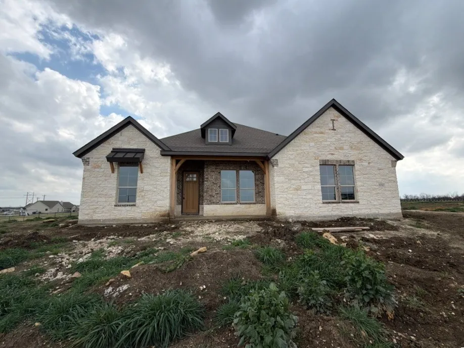 930 County Road 200 Valley View, TX 76272