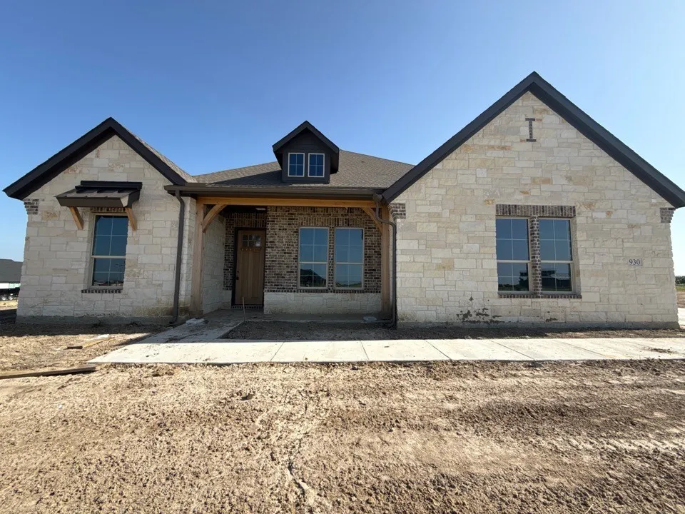 930 County Road 200 Valley View, TX 76272