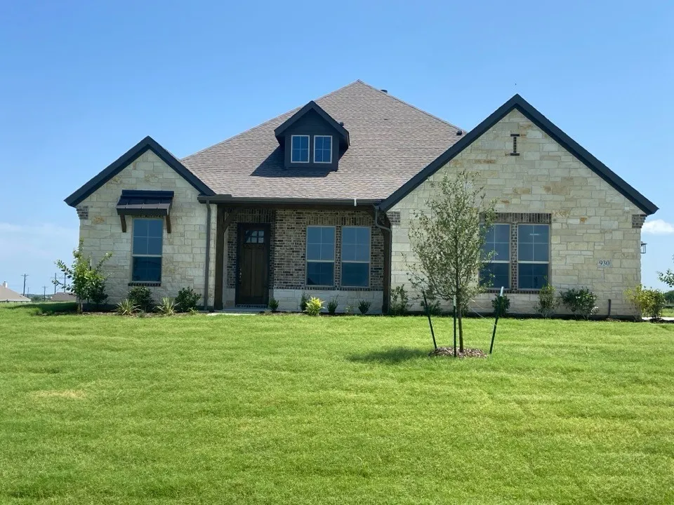 930 County Road 200 Valley View, TX 76272