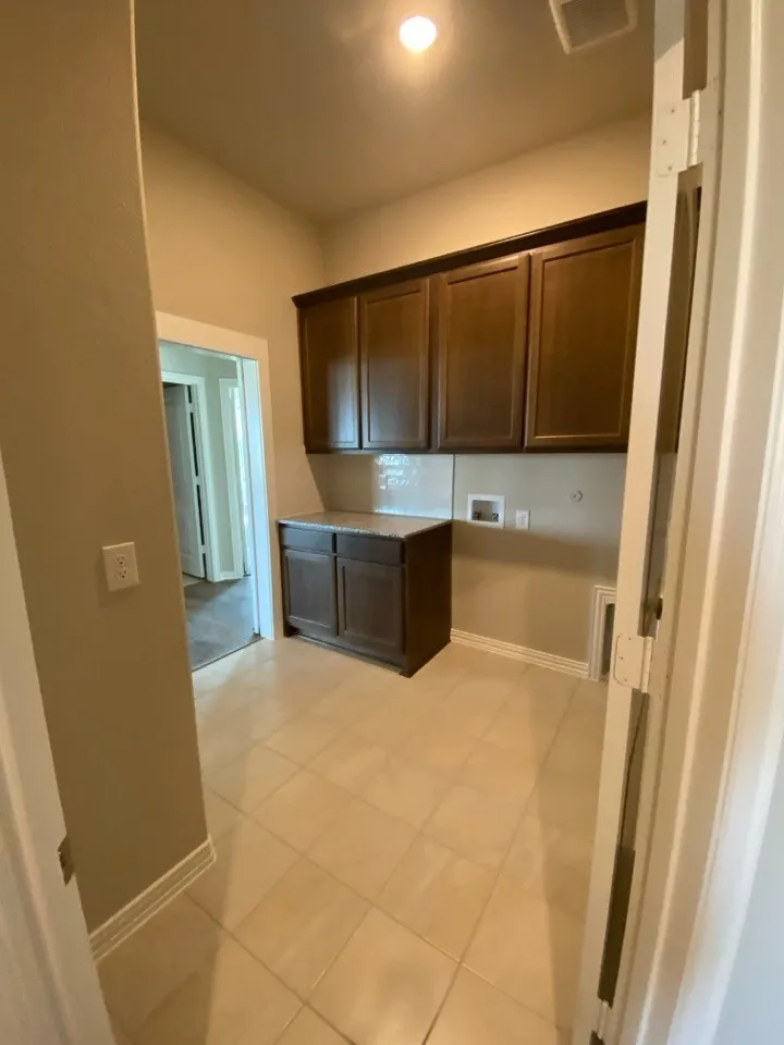 930 County Road 200 Valley View, TX 76272