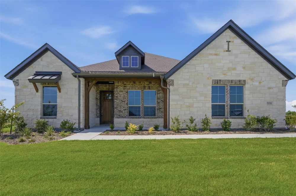 930 County Road 200 Valley View, TX 76272
