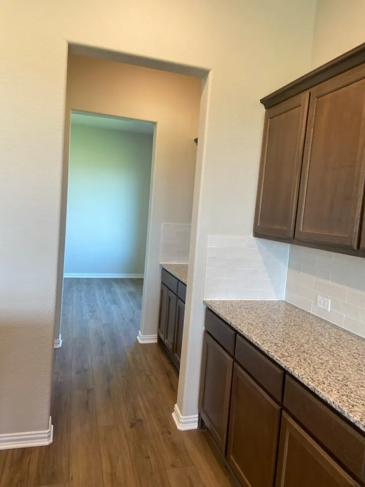 930 County Road 200 Valley View, TX 76272