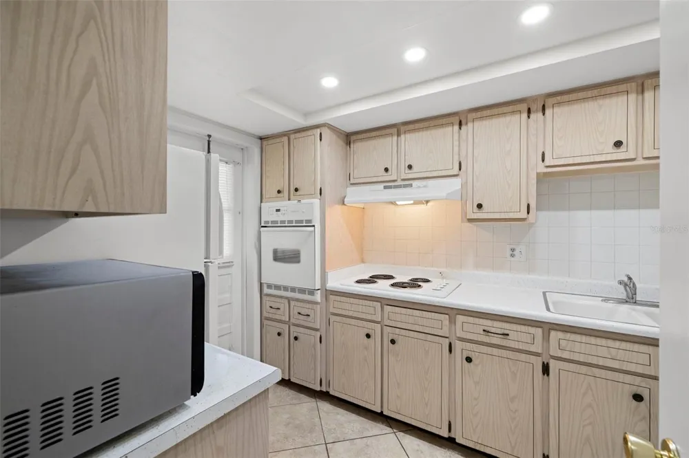 400 GLENNES LANE #206 Dunedin, FL 34698