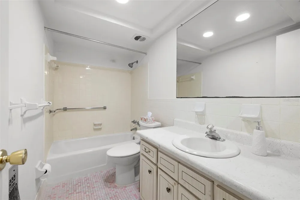400 GLENNES LANE #206 Dunedin, FL 34698