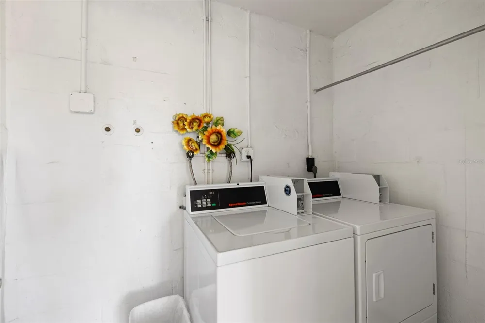 400 GLENNES LANE #206 Dunedin, FL 34698