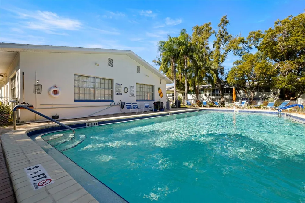 400 GLENNES LANE #206 Dunedin, FL 34698