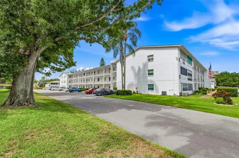 400 GLENNES LANE #206
