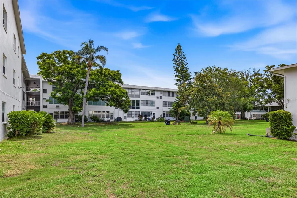 400 GLENNES LANE #206 Dunedin, FL 34698