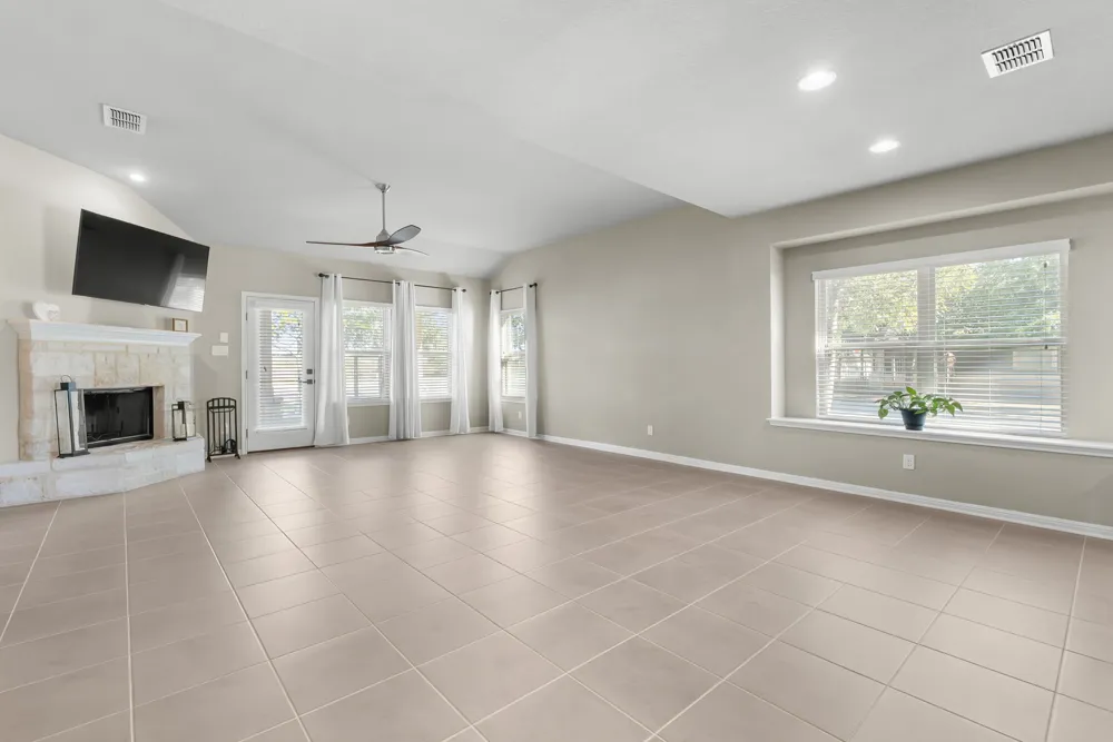 11921 Spoke Hollow Schertz, TX 78154