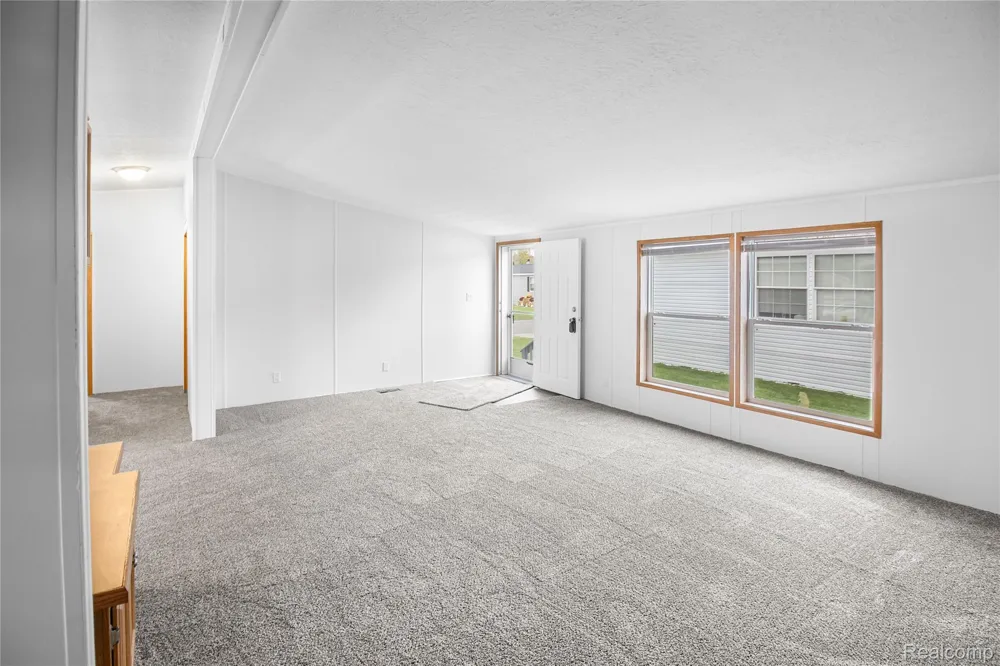 328 White Oak Lane Augusta Charter Township, MI 48190