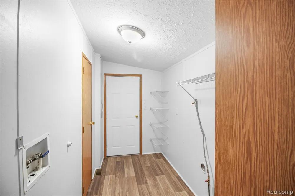 328 White Oak Lane Augusta Charter Township, MI 48190