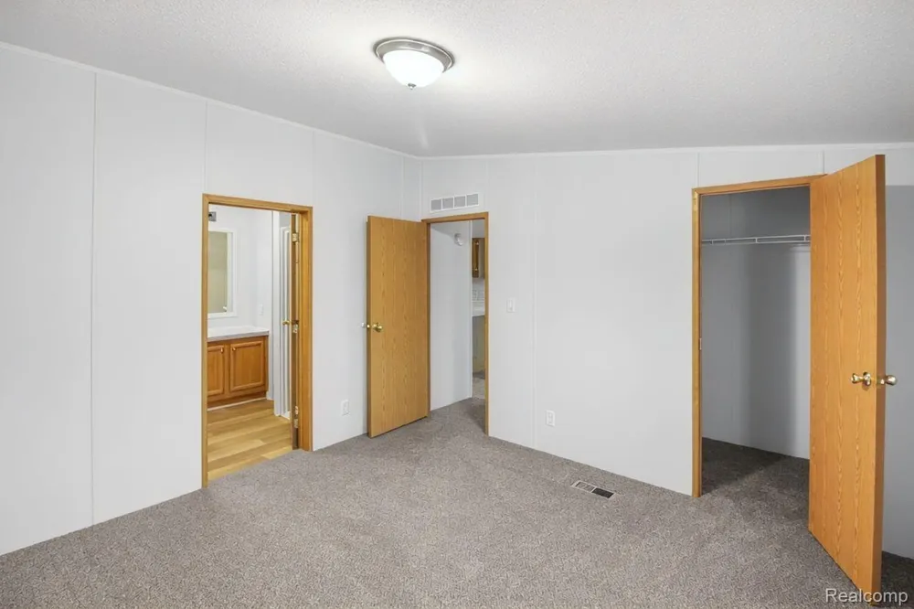 328 White Oak Lane Augusta Charter Township, MI 48190