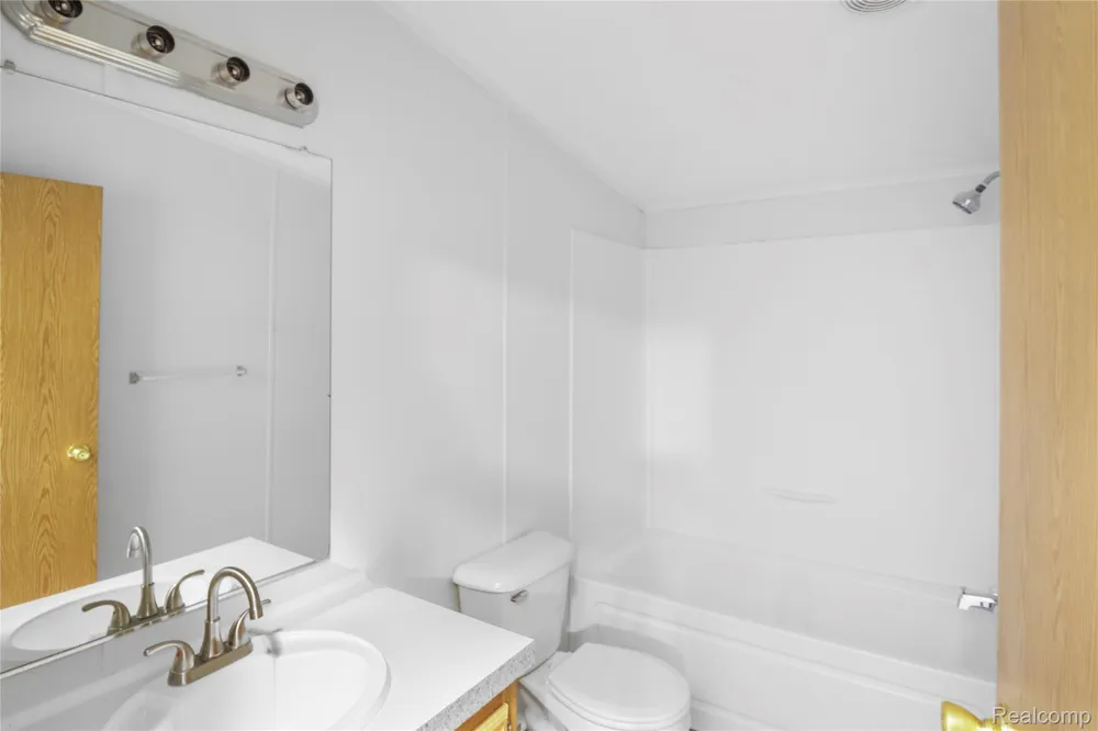 328 White Oak Lane Augusta Charter Township, MI 48190