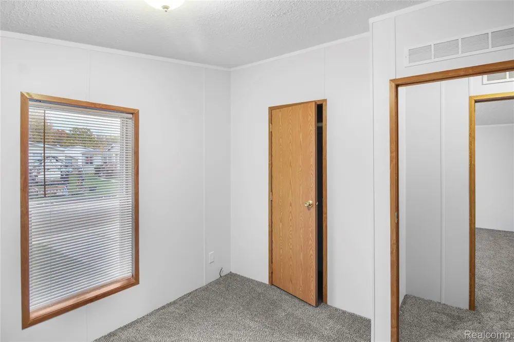 328 White Oak Lane Augusta Charter Township, MI 48190