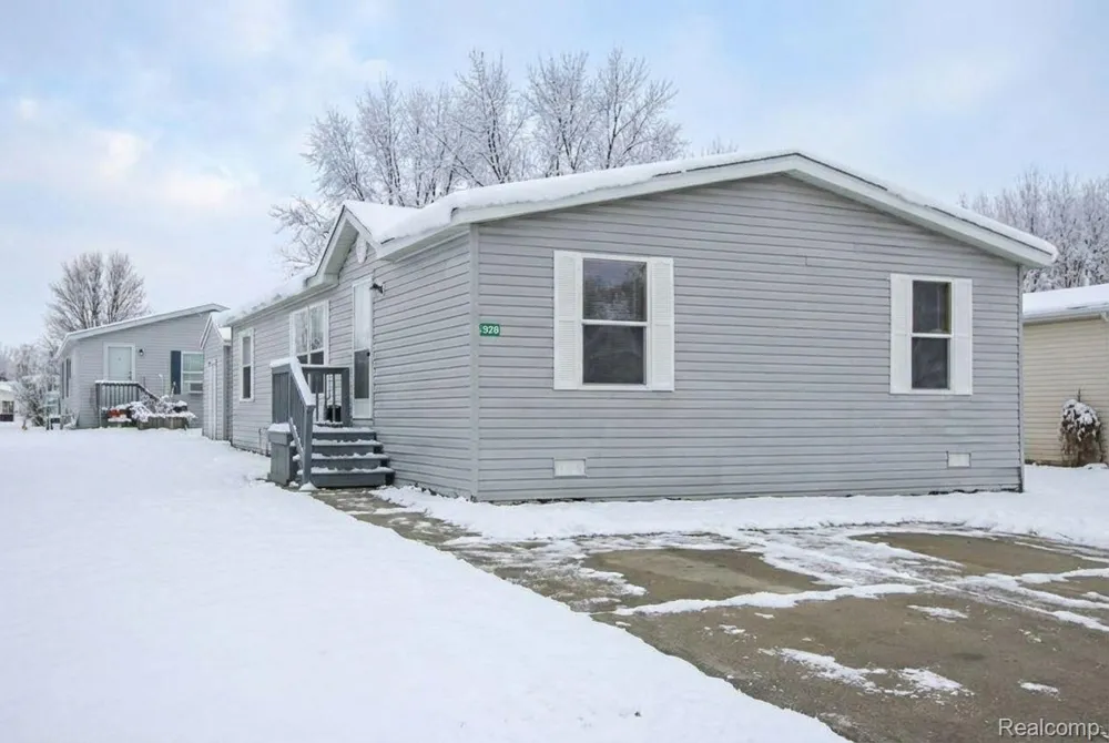 328 White Oak Lane Augusta Charter Township, MI 48190