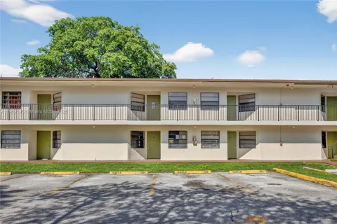 4198 Lakeside Dr #4198