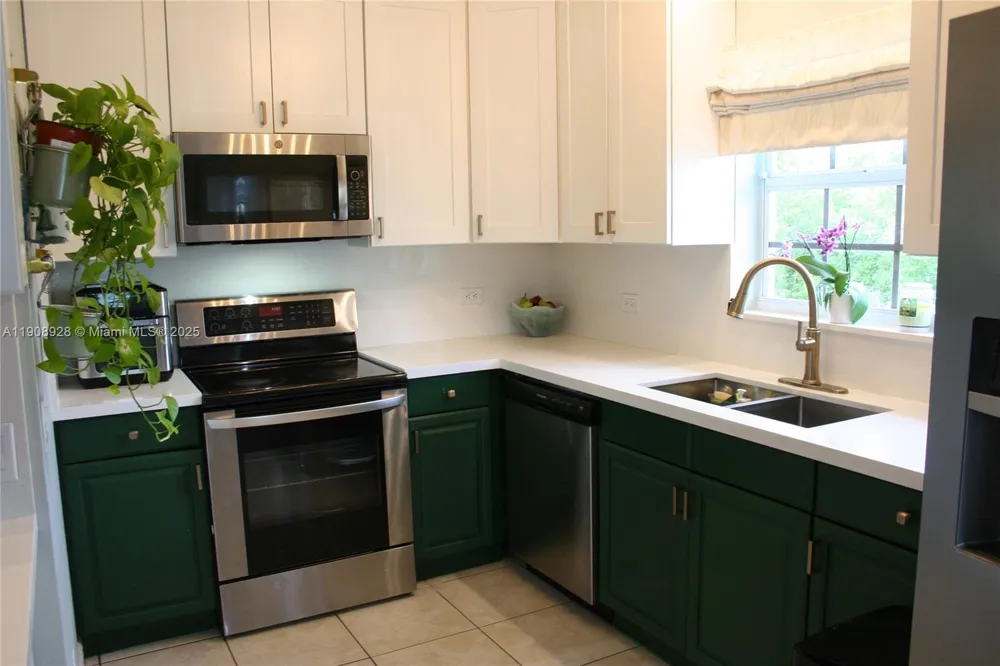 150 Peace Ave Key Largo, FL 33037