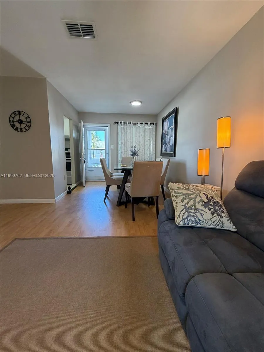 1832 Sunny Drive #D-32 Bradenton, FL 34207