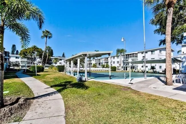 1832 Sunny Drive #D-32 Bradenton, FL 34207