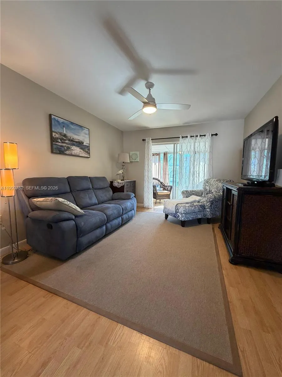 1832 Sunny Drive #D-32 Bradenton, FL 34207