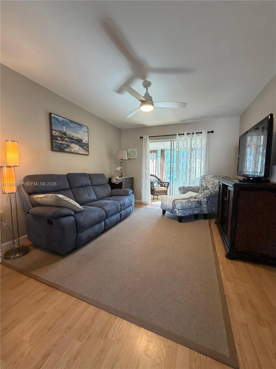 1832 Sunny Drive #D-32 Bradenton, FL 34207