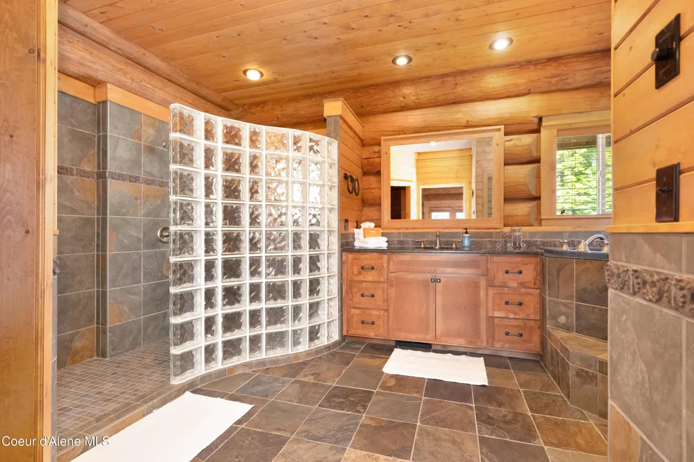 122 Makridge Lane Kingston, ID 83839