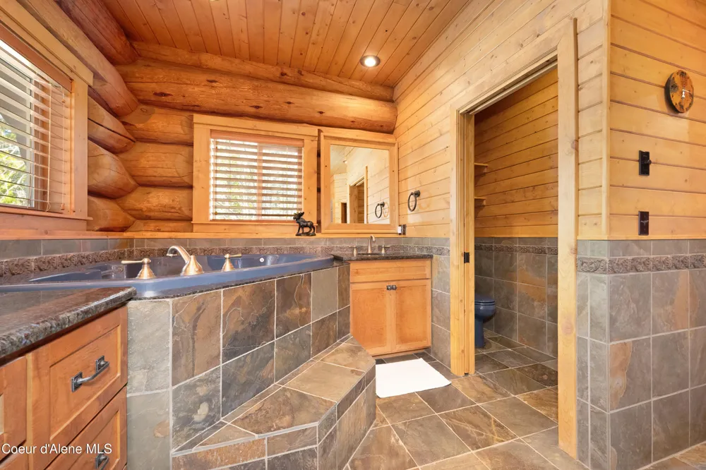 122 Makridge Lane Kingston, ID 83839