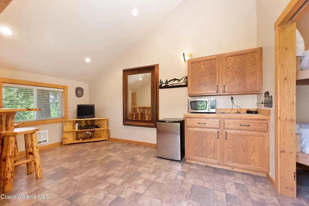 122 Makridge Lane Kingston, ID 83839