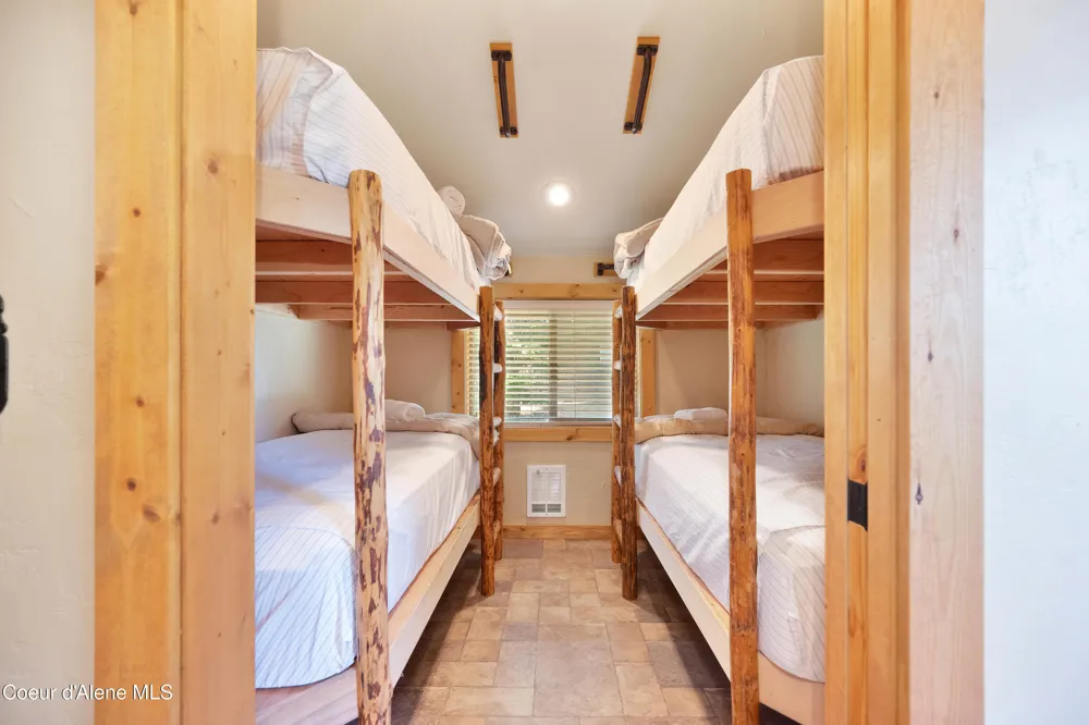122 Makridge Lane Kingston, ID 83839