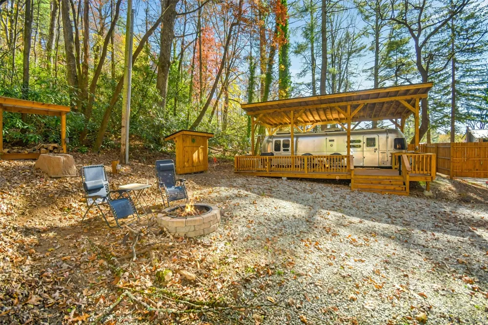 18748 Rosman Highway Sapphire, NC 28774