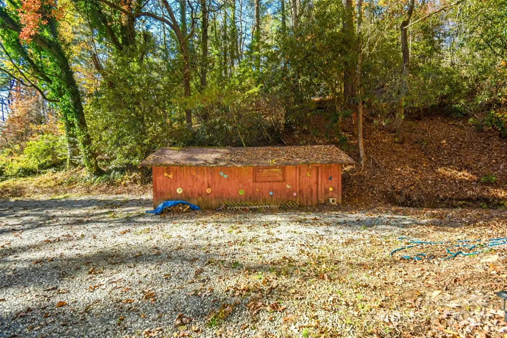 18748 Rosman Highway Sapphire, NC 28774