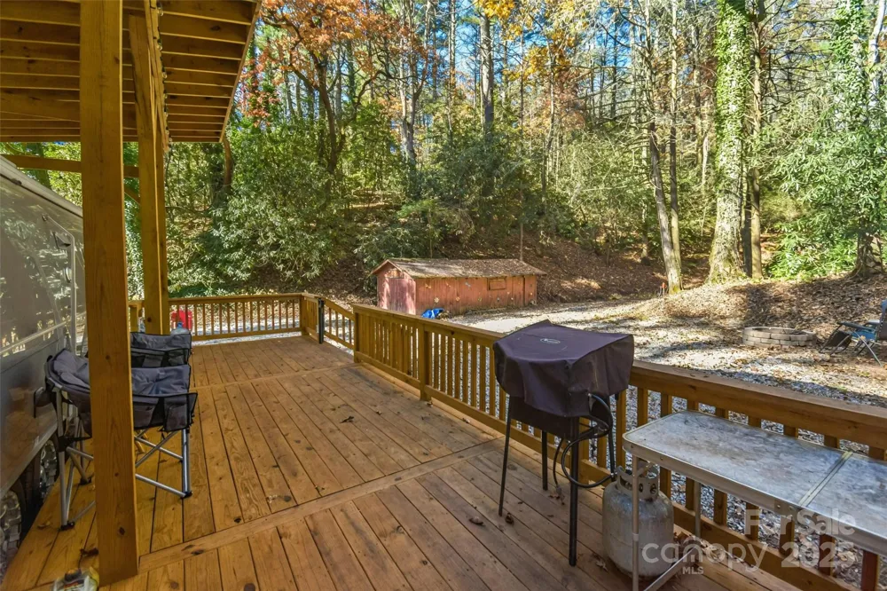 18748 Rosman Highway Sapphire, NC 28774