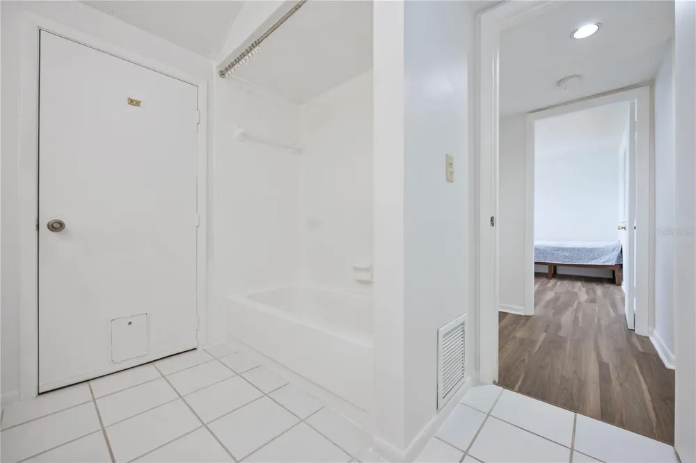 2767 HORSESHOE COURT #Q-3 Sarasota, FL 34235