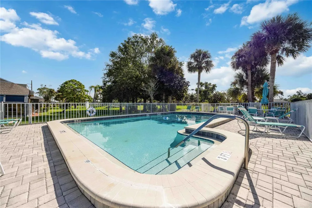 2767 HORSESHOE COURT #Q-3 Sarasota, FL 34235