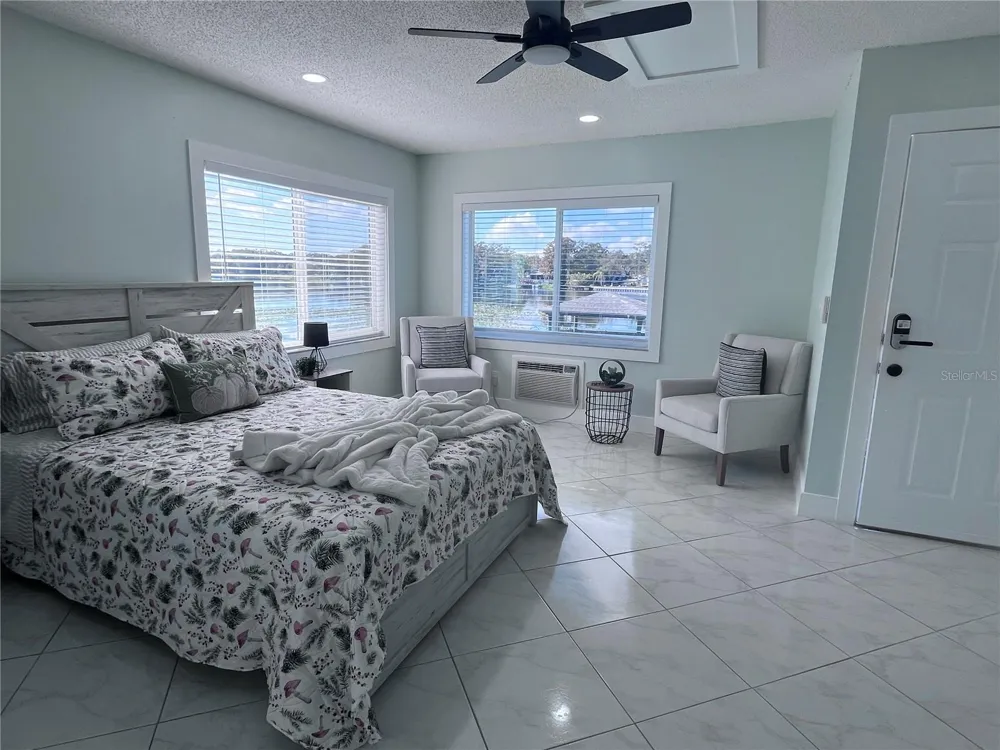 4148 DOLPHIN DRIVE #3 Tampa, FL 33617