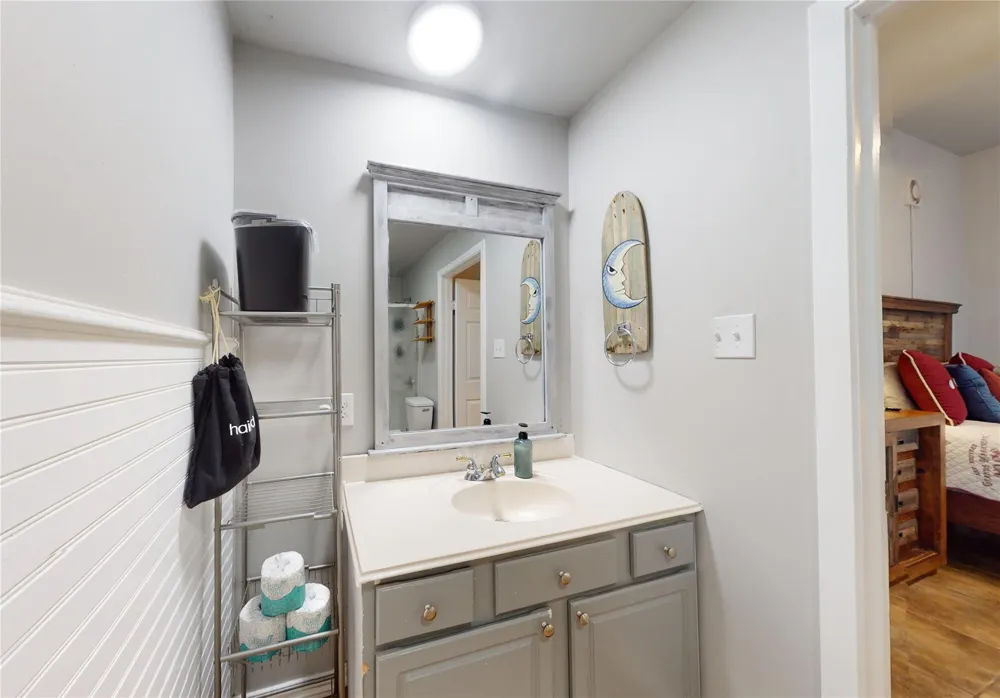 4507 W Bayshore Drive Bacliff, TX 77518