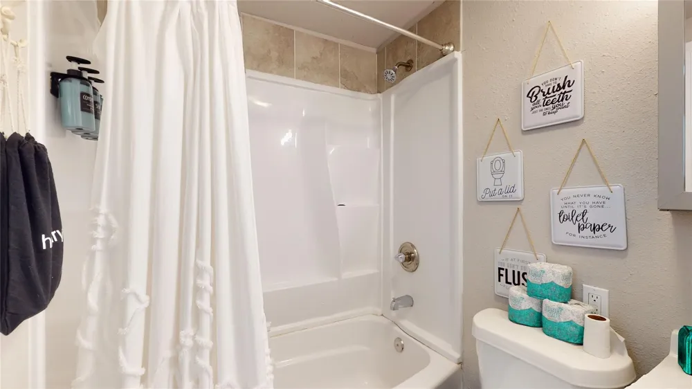 4507 W Bayshore Drive Bacliff, TX 77518