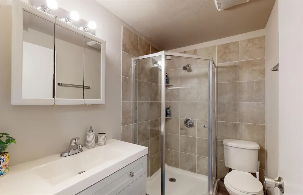 4507 W Bayshore Drive Bacliff, TX 77518