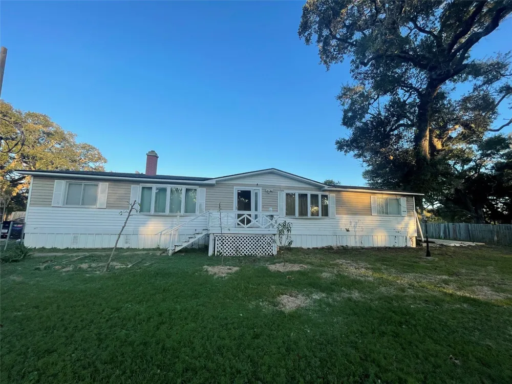 2746 Shady Creek Lane Freeport, TX 77541