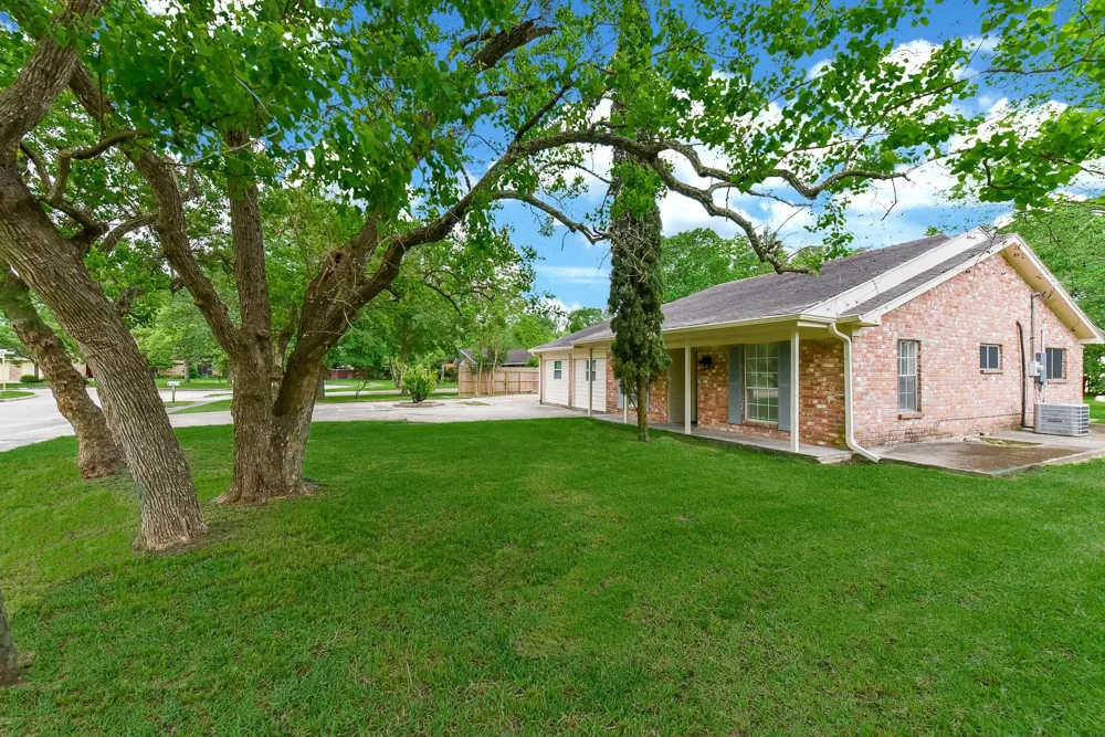 18610 Anne Drive Webster, TX 77058
