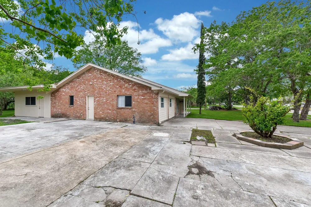 18610 Anne Drive Webster, TX 77058