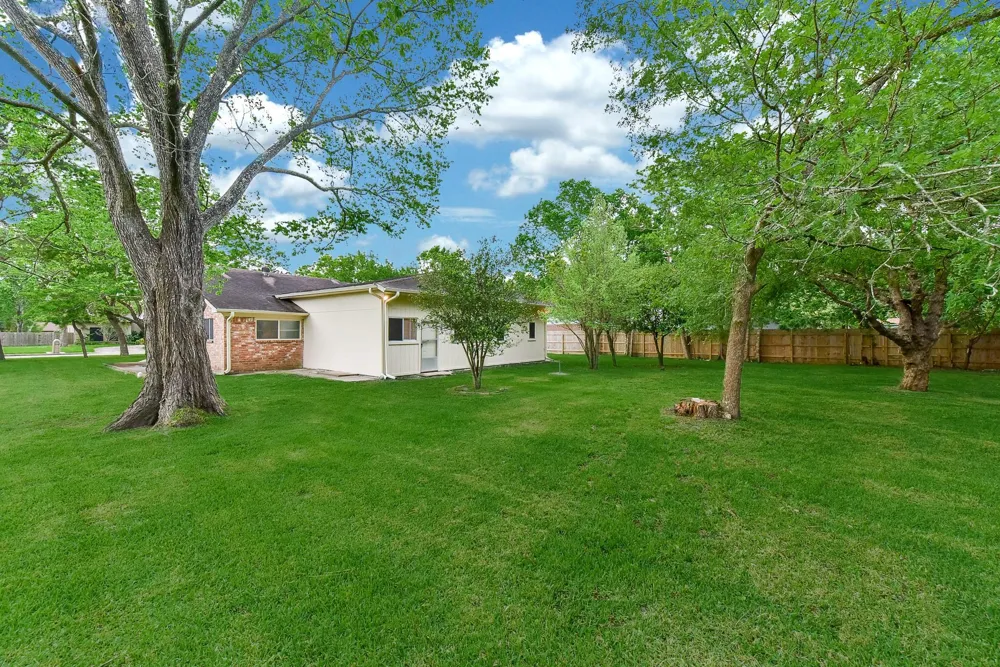 18610 Anne Drive Webster, TX 77058