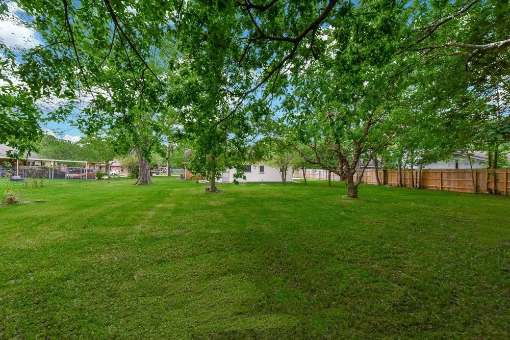 18610 Anne Drive Webster, TX 77058